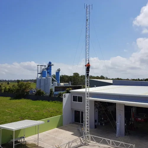 Climbing an 18m AL500 Tripod