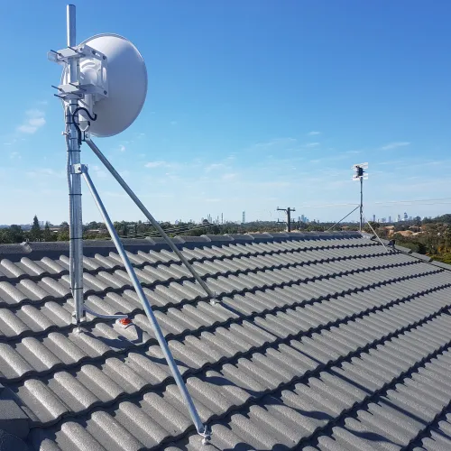 Ubiquiti AF5XHD mounted on GC48T tile roof mount