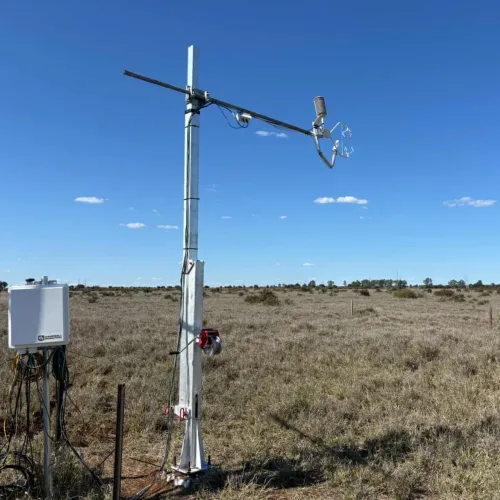 Hinged 5m AH100 aluminium mast installed by QUT