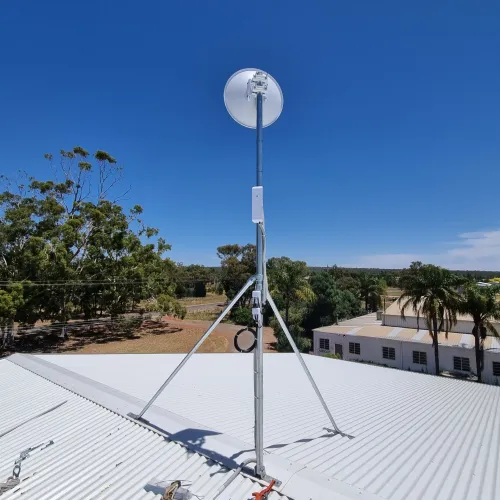 GC48 roof mast with Ubiquiti dish and AP