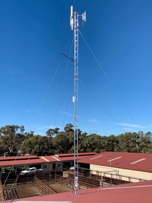 AL220 aluminium lattice tower 9m antennas, microwave link